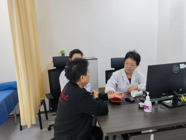 冠盈配资 家门口的中医诊疗“新据点”！2.95万上海居民畅享“一站式”中医药服务