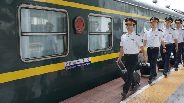 叁鑫策略 中越国际旅客列车5月25日起恢复开行，今天18时开始售票
